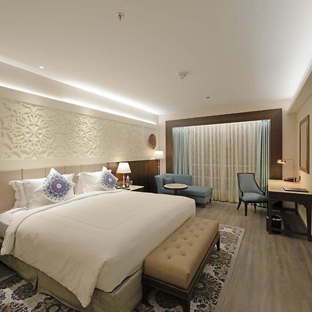 Отель Taj Skyline Ахмедабад Экстерьер фото Deluxe Room