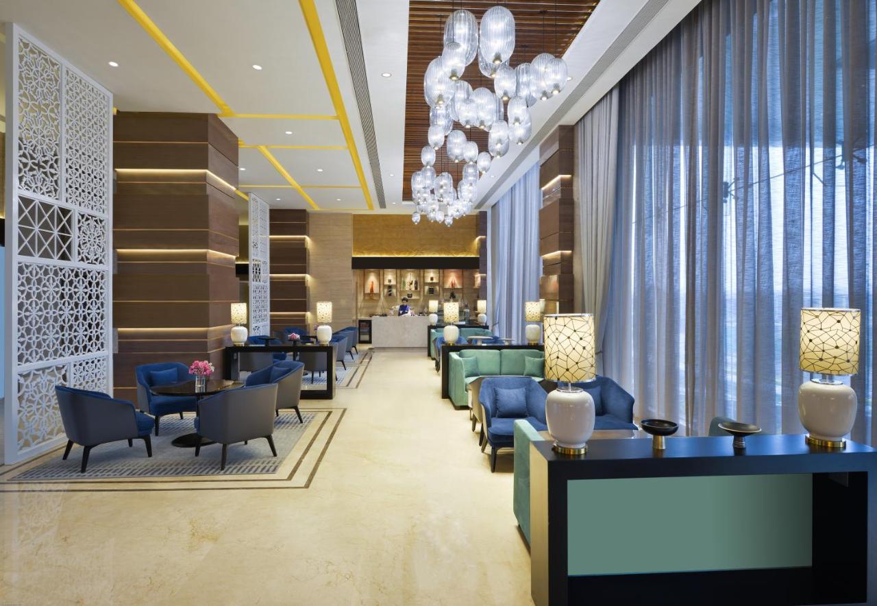 Отель Taj Skyline Ахмедабад Экстерьер фото The lounge at the airport