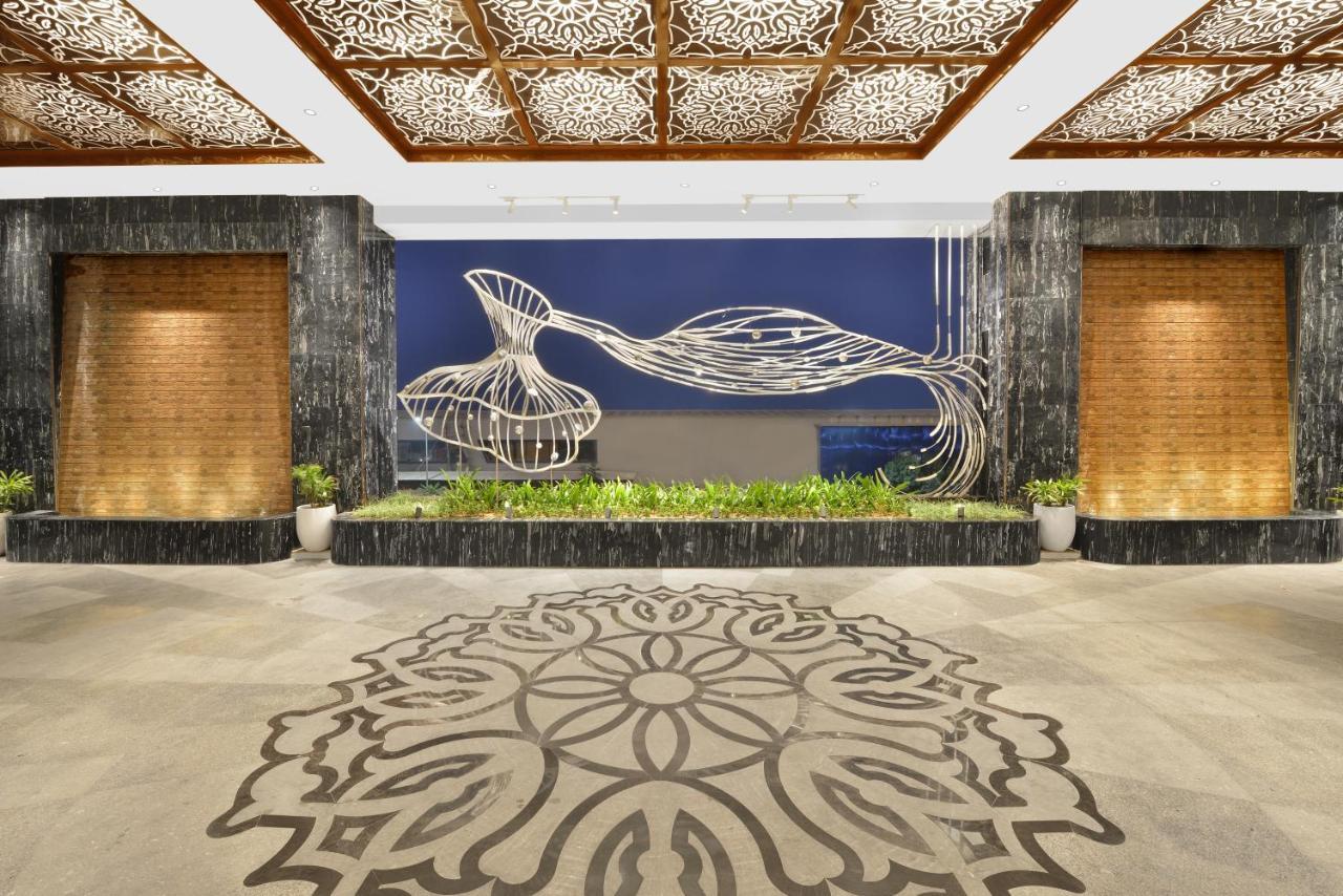 Отель Taj Skyline Ахмедабад Экстерьер фото The lobby of the hotel