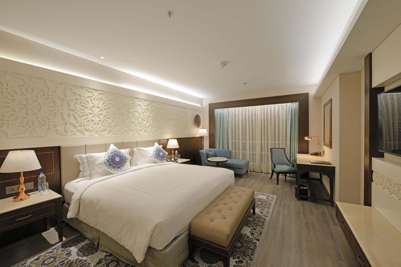 Отель Taj Skyline Ахмедабад Экстерьер фото Deluxe Room