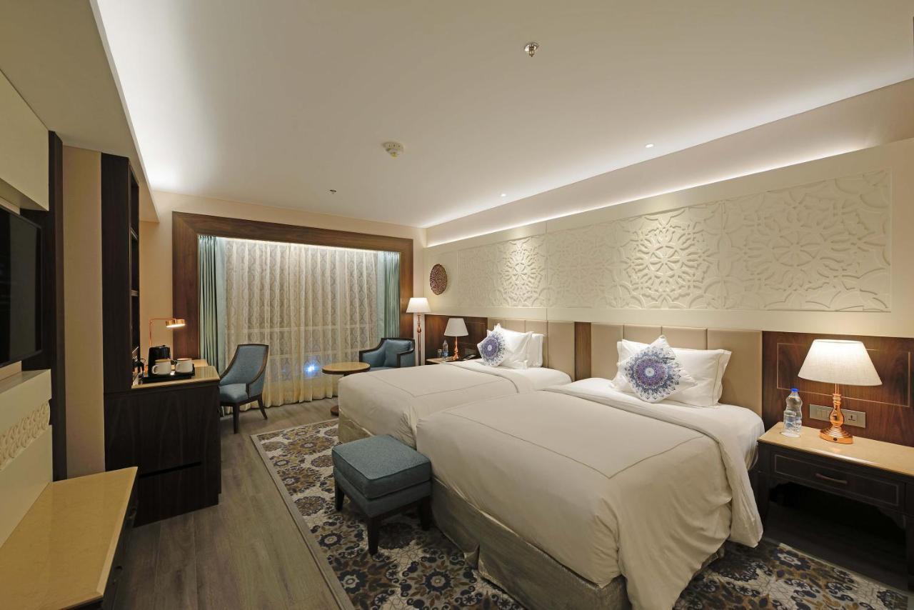 Отель Taj Skyline Ахмедабад Экстерьер фото Deluxe Room