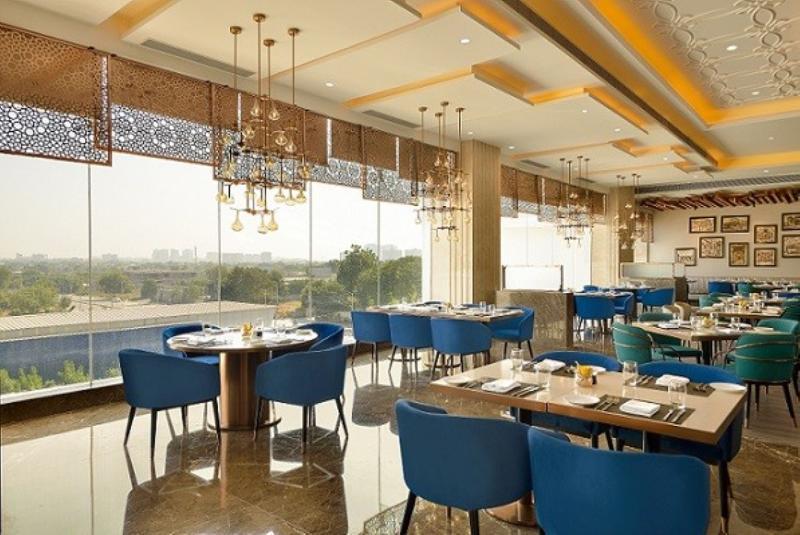 Отель Taj Skyline Ахмедабад Экстерьер фото The restaurant at the hotel