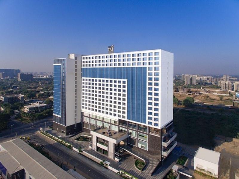 Отель Taj Skyline Ахмедабад Экстерьер фото The Leela Gandhinagar